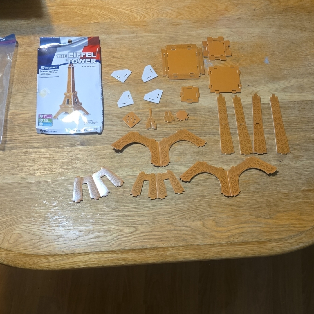 Eiffel Tower 3D Puzzle by - Brown